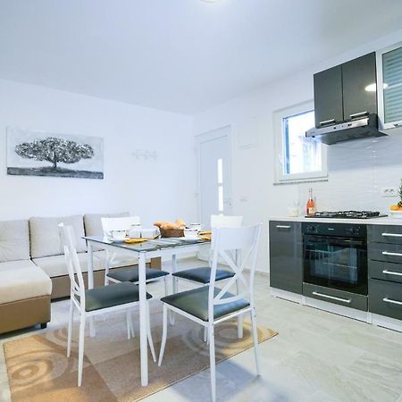 Roko Apartment Zadar Bagian luar foto
